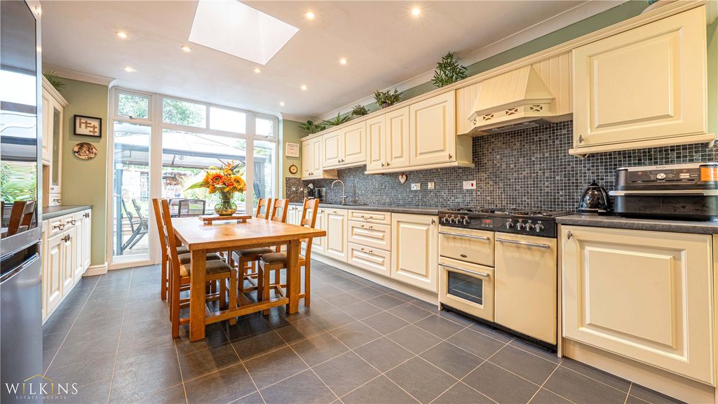 Property photo 2 of 42 Picture No. 16