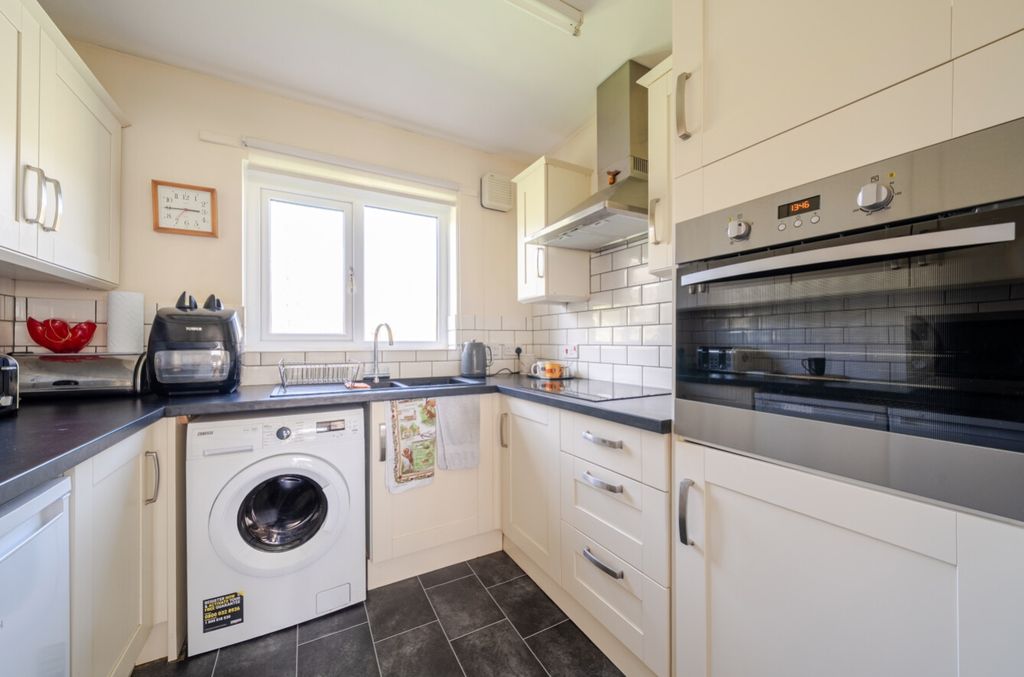 Property photo 2 of 10 1439707-10-69Cef43785929-Arw