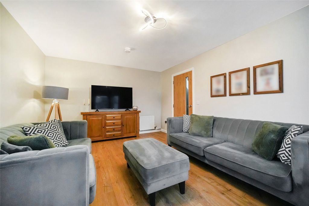 Property photo 3 of 21 Living Room