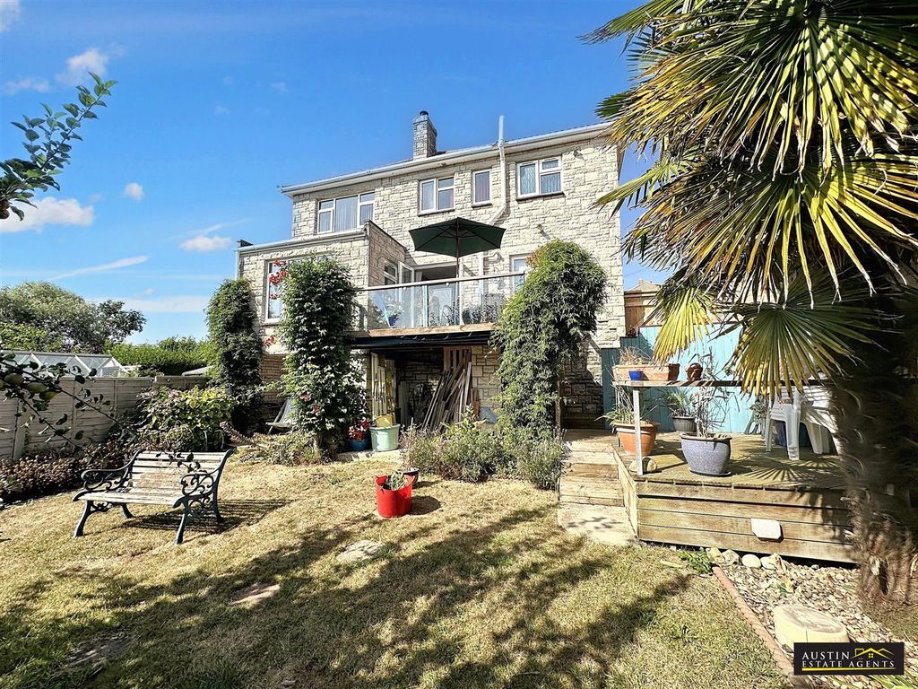 Property photo 2 of 31