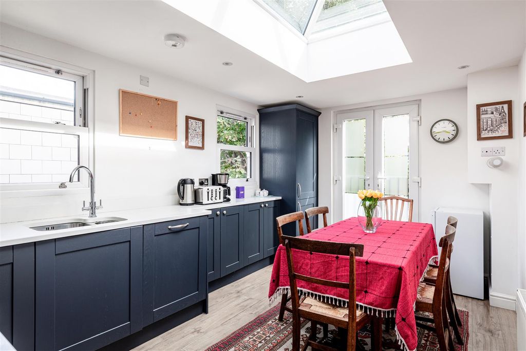Property photo 3 of 11 Askew Crescent-5.Jpg