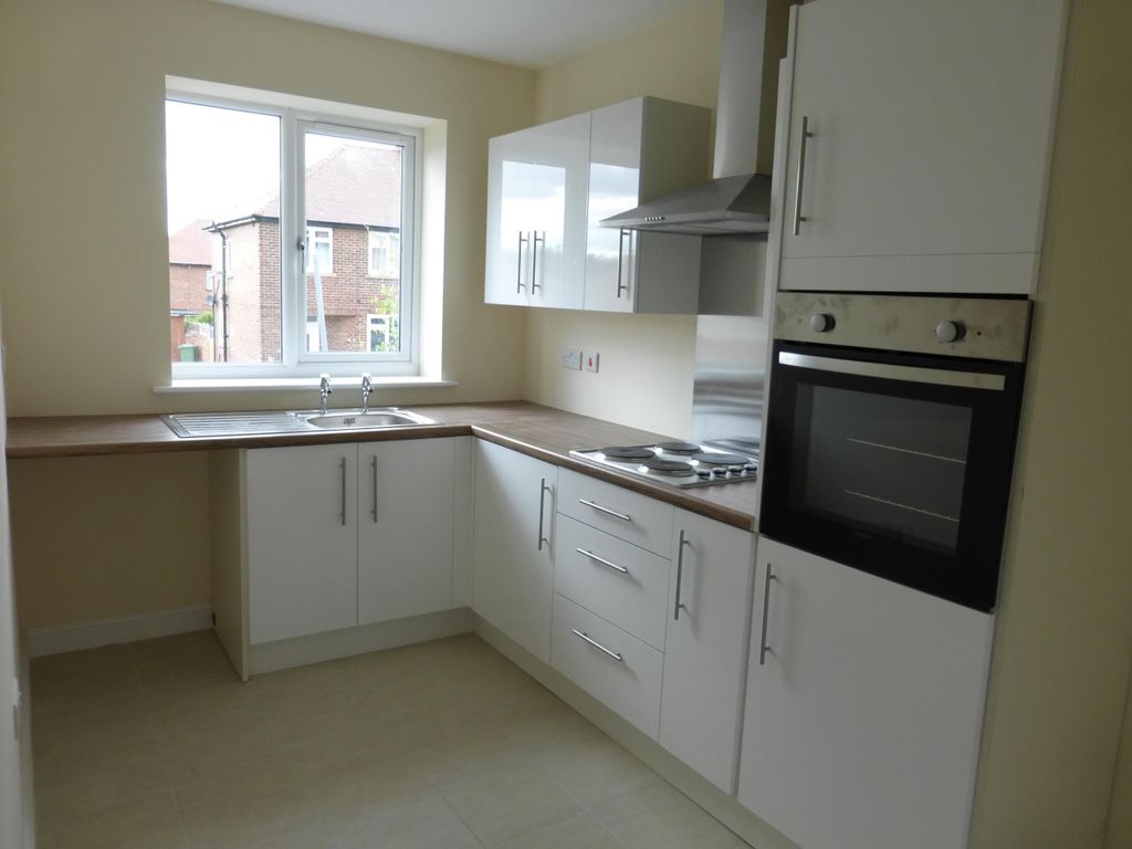 Property photo 2 of 6 Kitchen