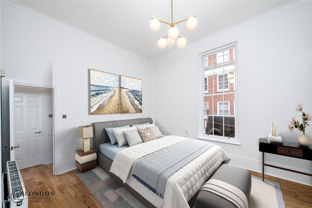 Property photo 3 of 21 Master Bedroom