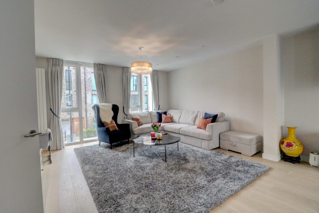 Property photo 3 of 28 5169Fa6c-455c-4408-8348-Bc46F8F399A0