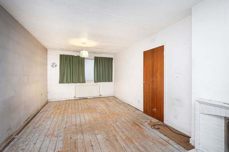 Property photo 3 of 26 Lounge