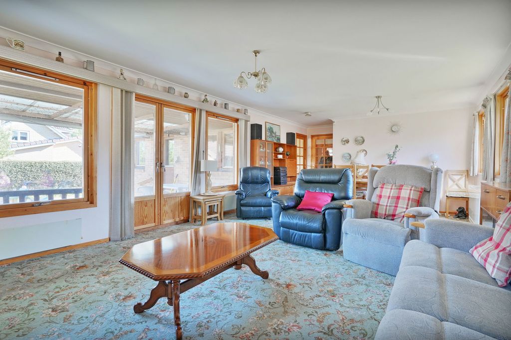 Property photo 2 of 32