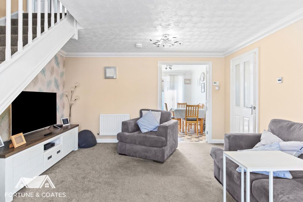 Property photo 3 of 18 Albertgardens_17.Jpg