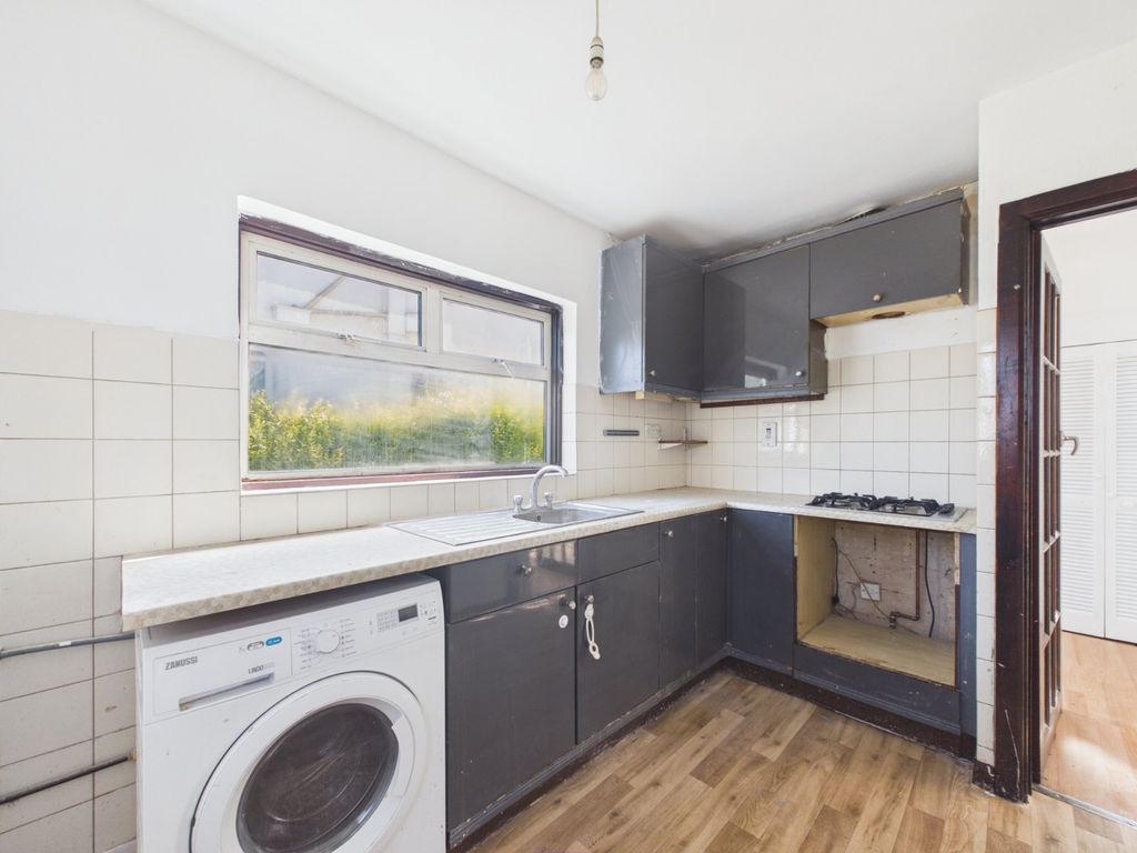 Property photo 3 of 13 Kitchen