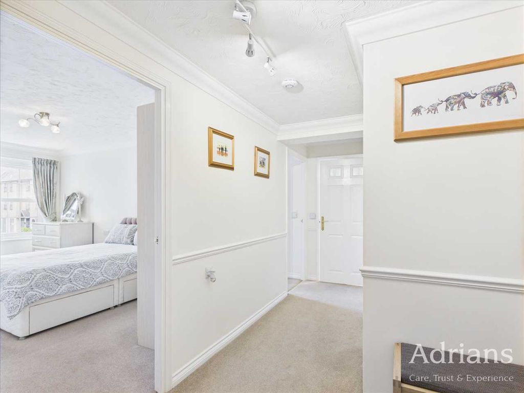Property photo 2 of 10 Entrance Hall