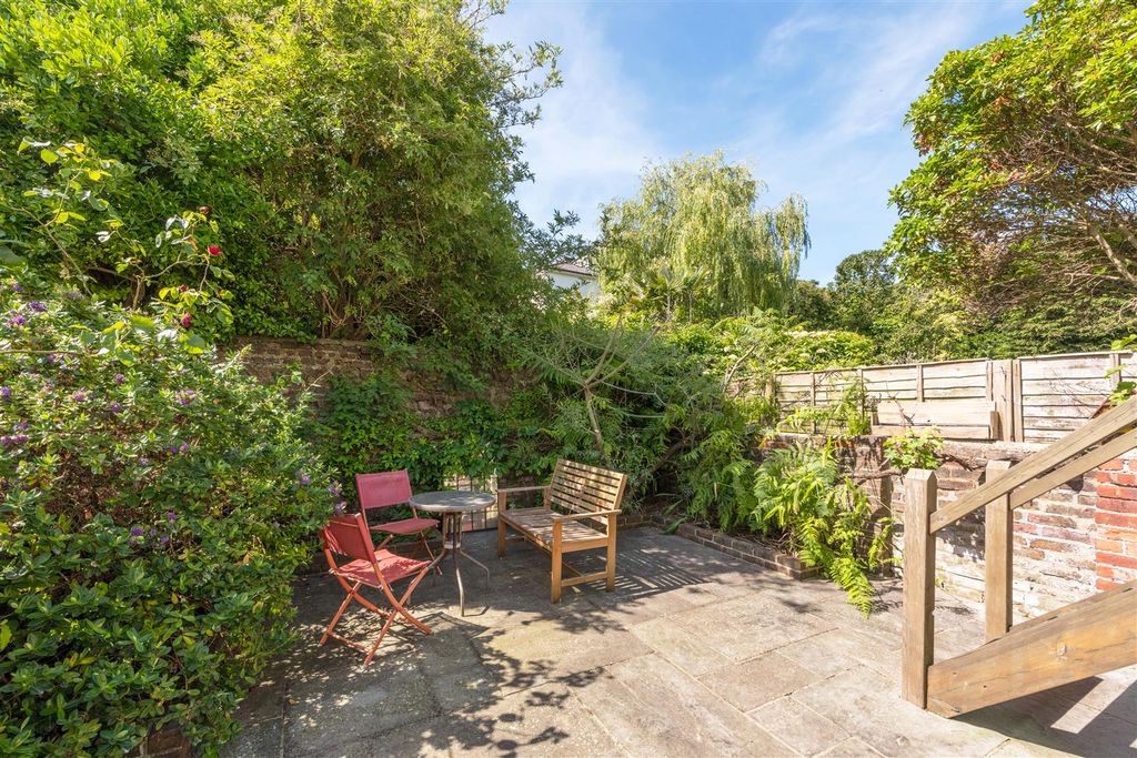 Property photo 2 of 26 18 Goldstone Road-22.Jpg