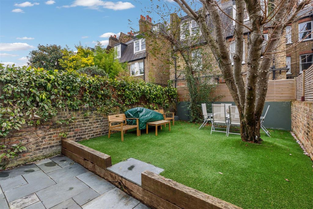 Property photo 2 of 15 Garden