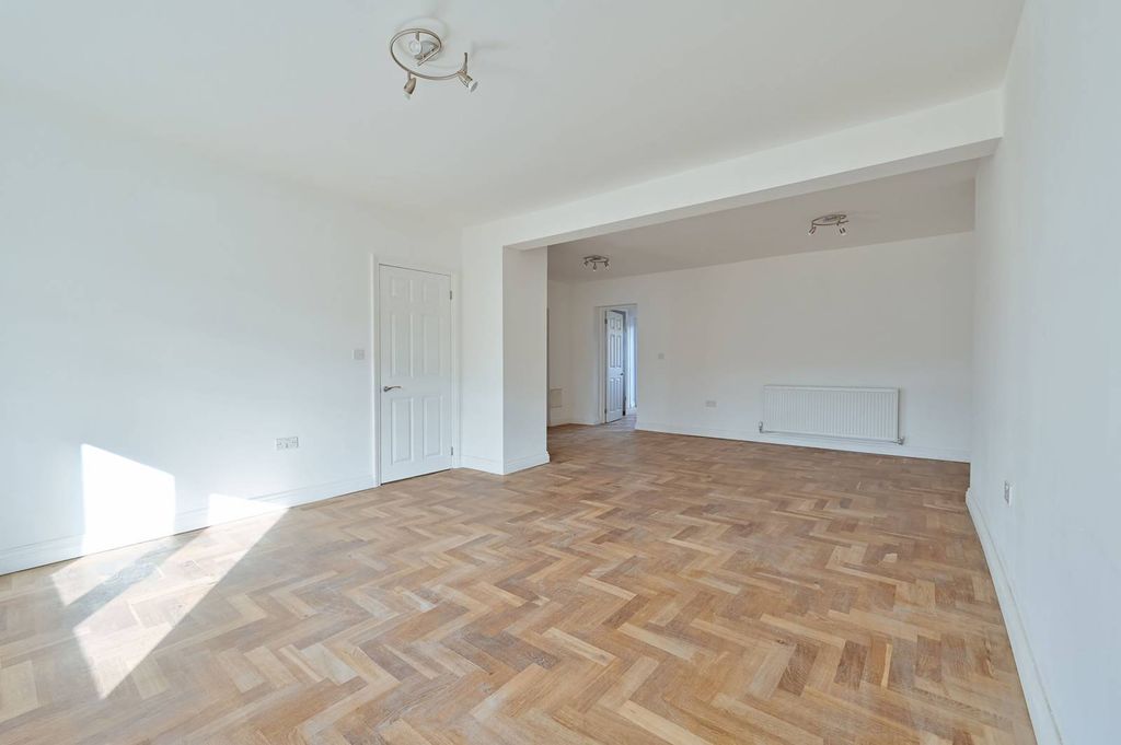 Property photo 3 of 21