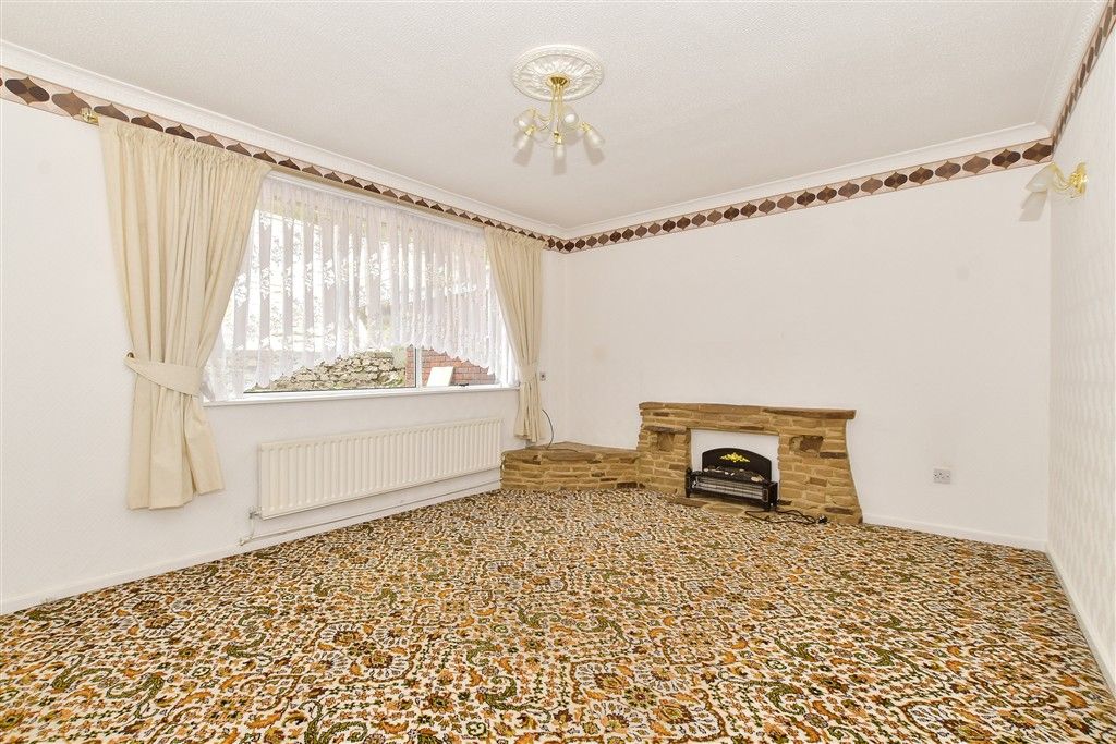 Property photo 2 of 11 Lounge