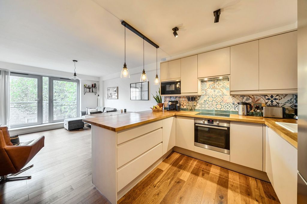 Property photo 2 of 22