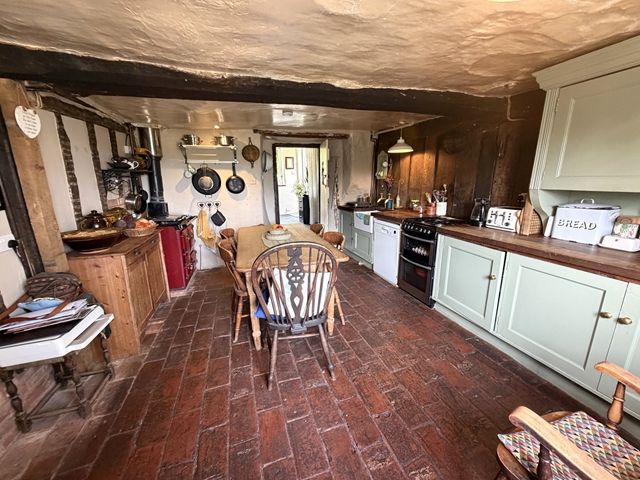 Property photo 2 of 21