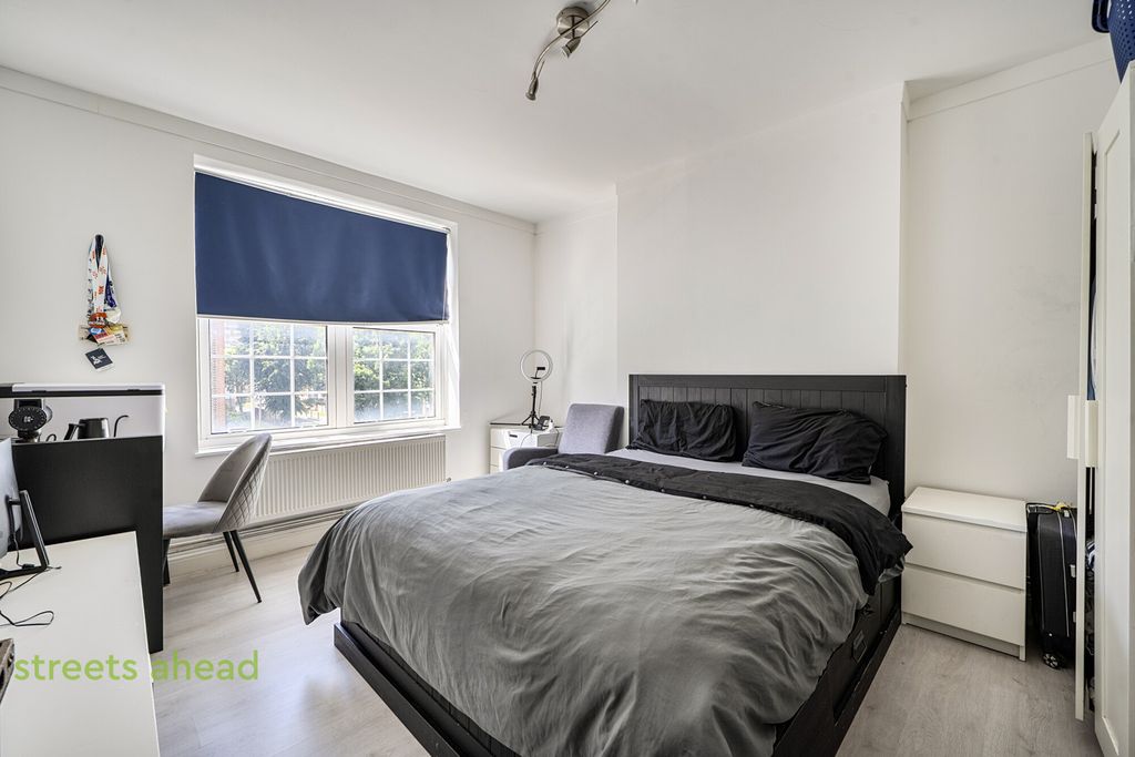 Property photo 3 of 14 B66E317F-Ea86-4c8...
