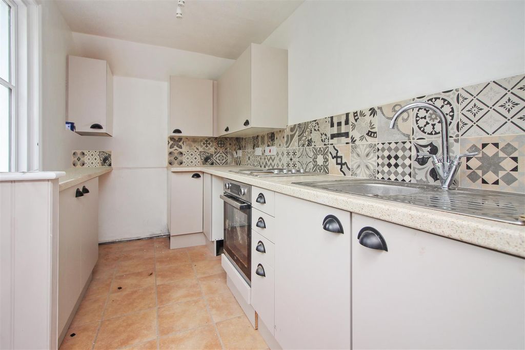 Property photo 3 of 8 Picture 3