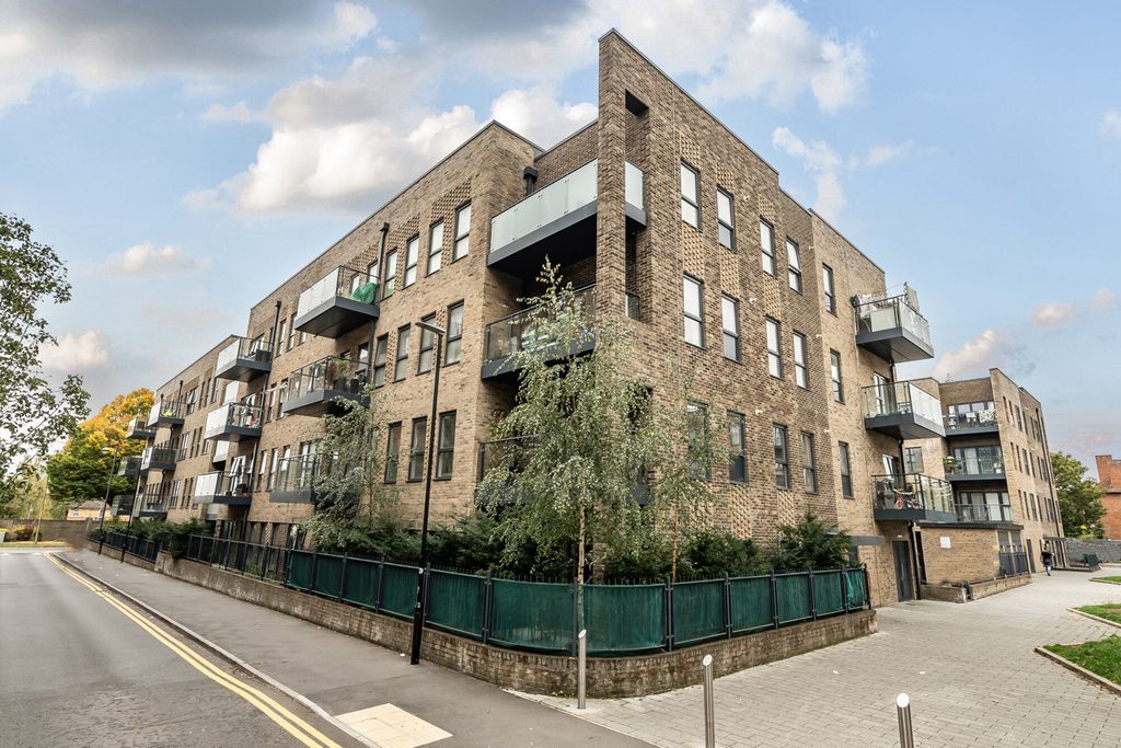 Property photo 2 of 18 1361776-1-68E90ee...