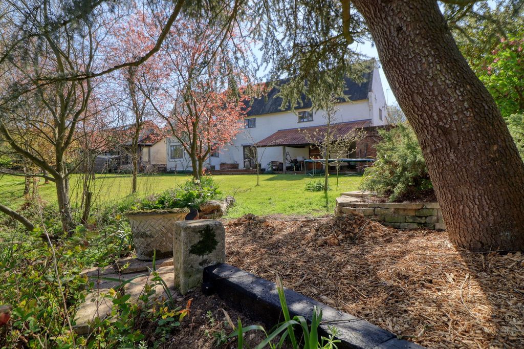 Property photo 3 of 28