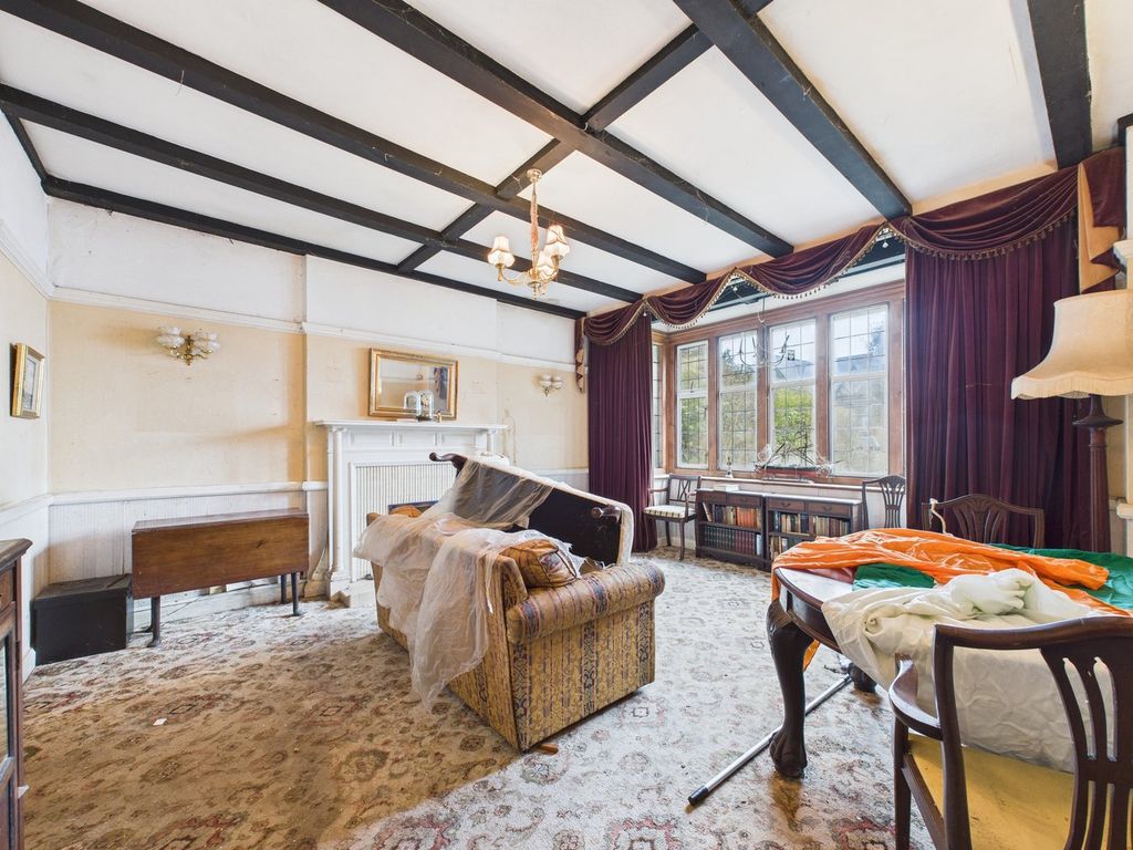 Property photo 2 of 18