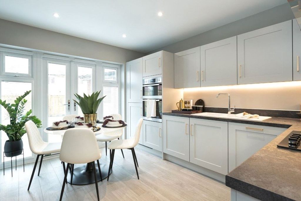 Property photo 3 of 7 Kitchen/Dining