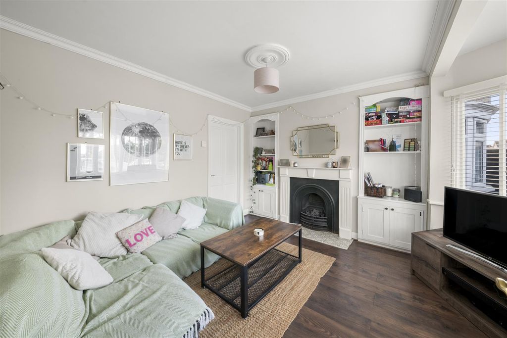 Property photo 3 of 12