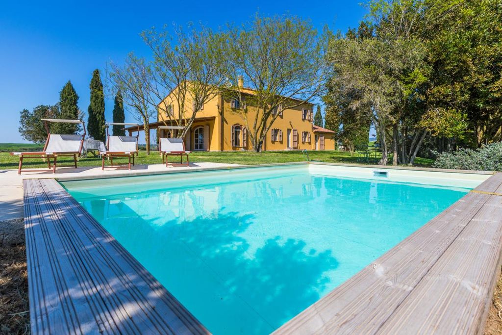 Property photo 2 of 40