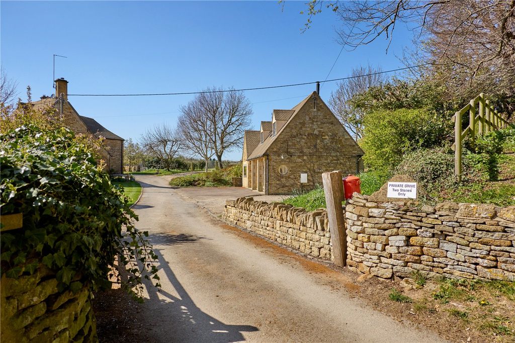 Property photo 3 of 19 Two Stones