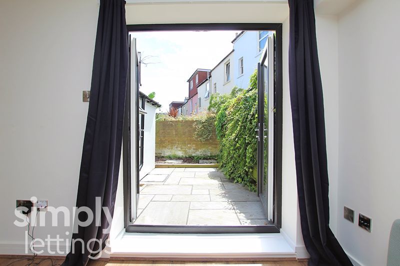 Property photo 3 of 10 Photo 7