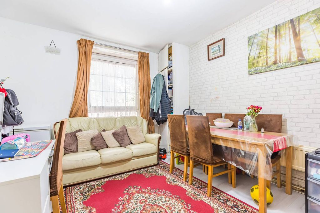 Property photo 2 of 7