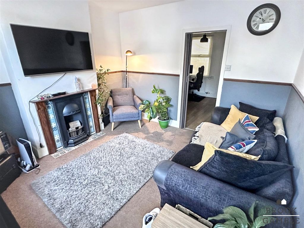 Property photo 2 of 13 01323 438506