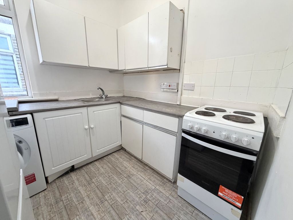 Property photo 3 of 6 4909673