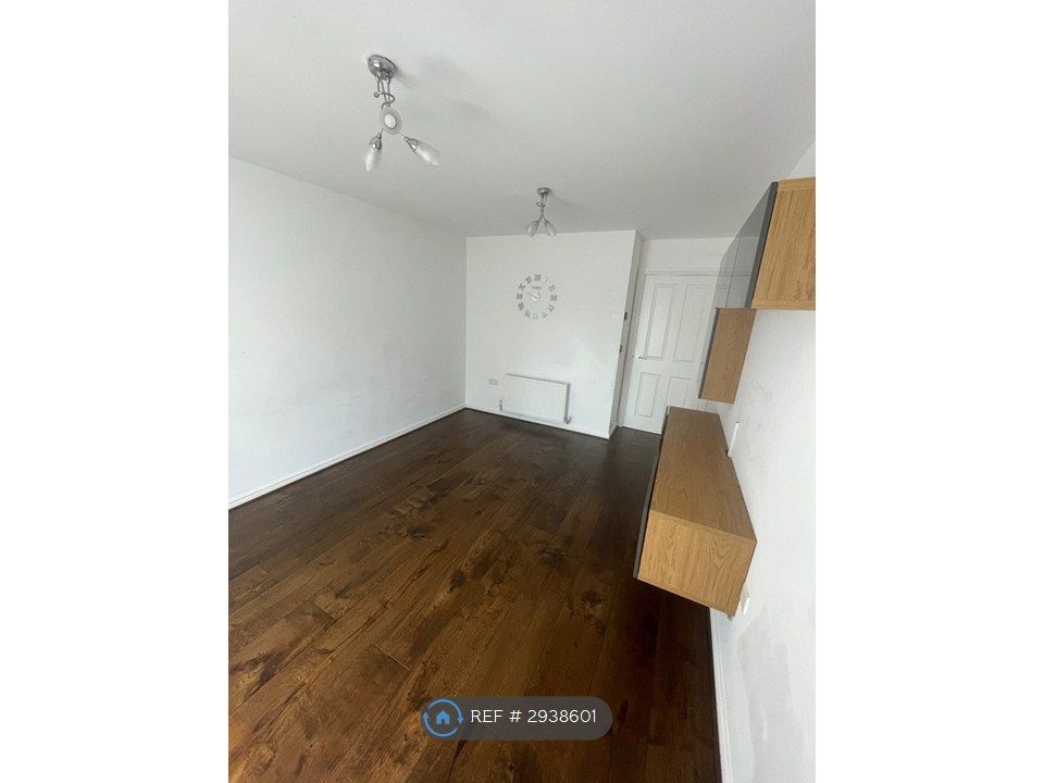 Property photo 3 of 11 Front Room
