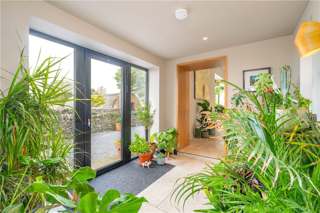 Property photo 3 of 25 Entrance