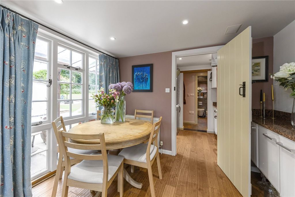 Property photo 3 of 19 Breakfast Room