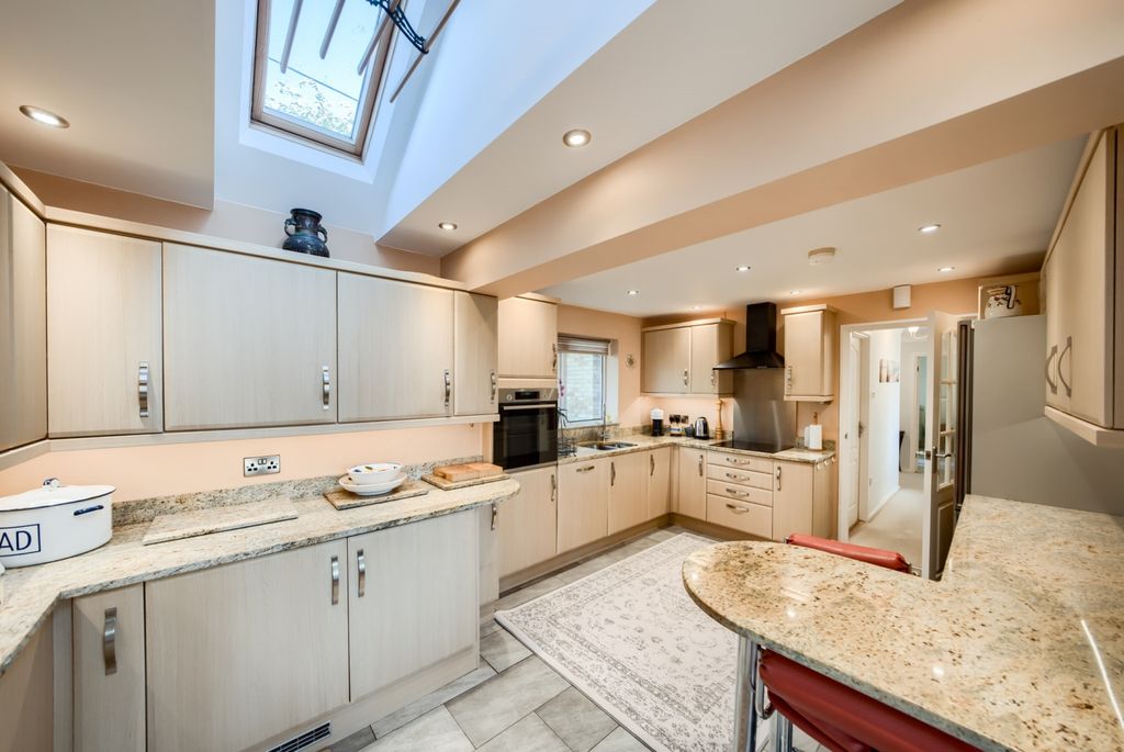 Property photo 3 of 20 Xh2A9876-Hdr(3)