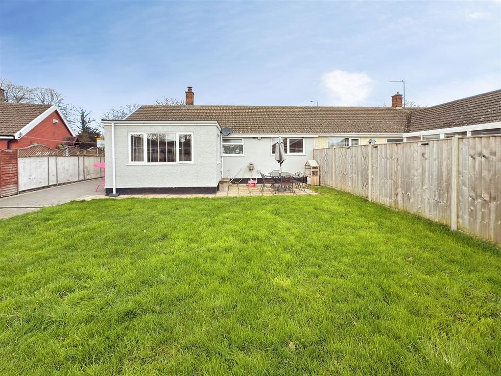 Property photo 2 of 16 65 Somerlyton Rd (13).Jpg