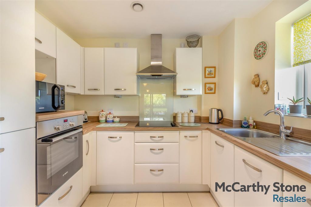 Additional image 5 of 2 bed flat for saleWilford Lane, West Bridgford, Nottingham NG2