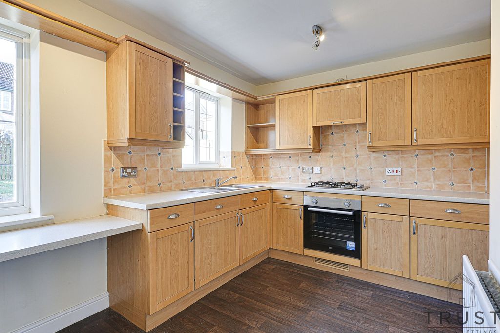 Property photo 2 of 31