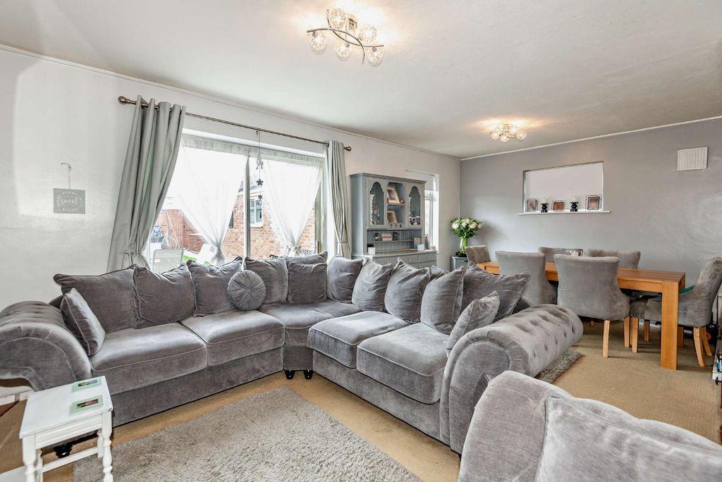 Property photo 2 of 25 8687849-Interior11-800.Jpg