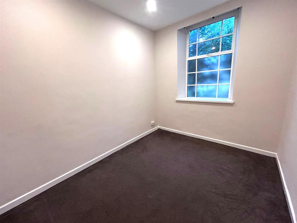 Property photo 2 of 6 Bedroom 1.Jpeg