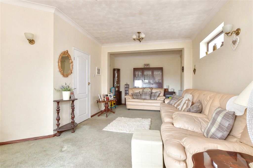 Property photo 3 of 14 Lounge