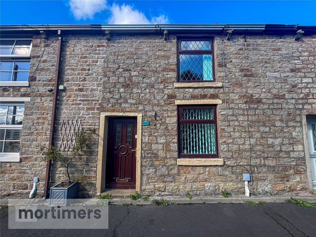 Property photo 1 of 17 Front External