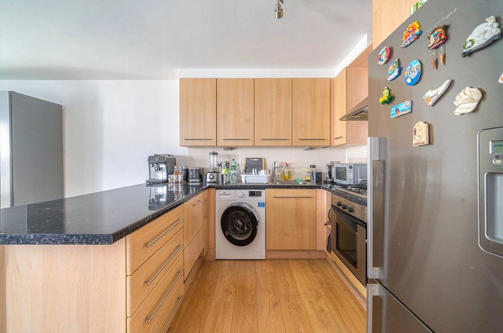 Property photo 3 of 10 Kitchen