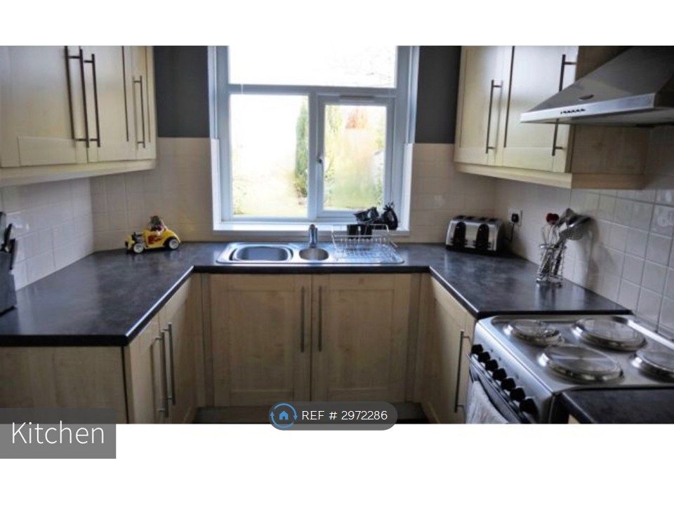 Property photo 2 of 11 Kitchen