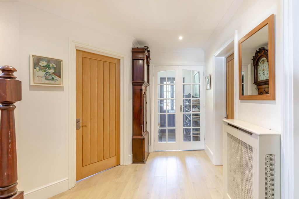 Property photo 3 of 37