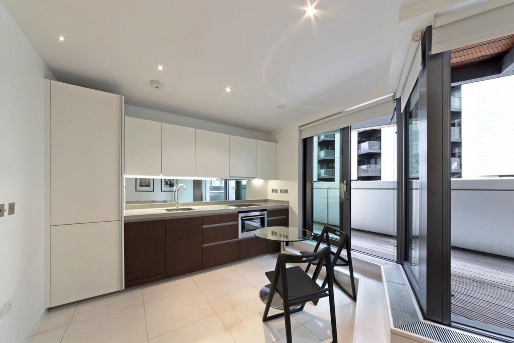 Property photo 3 of 8 Kitchen