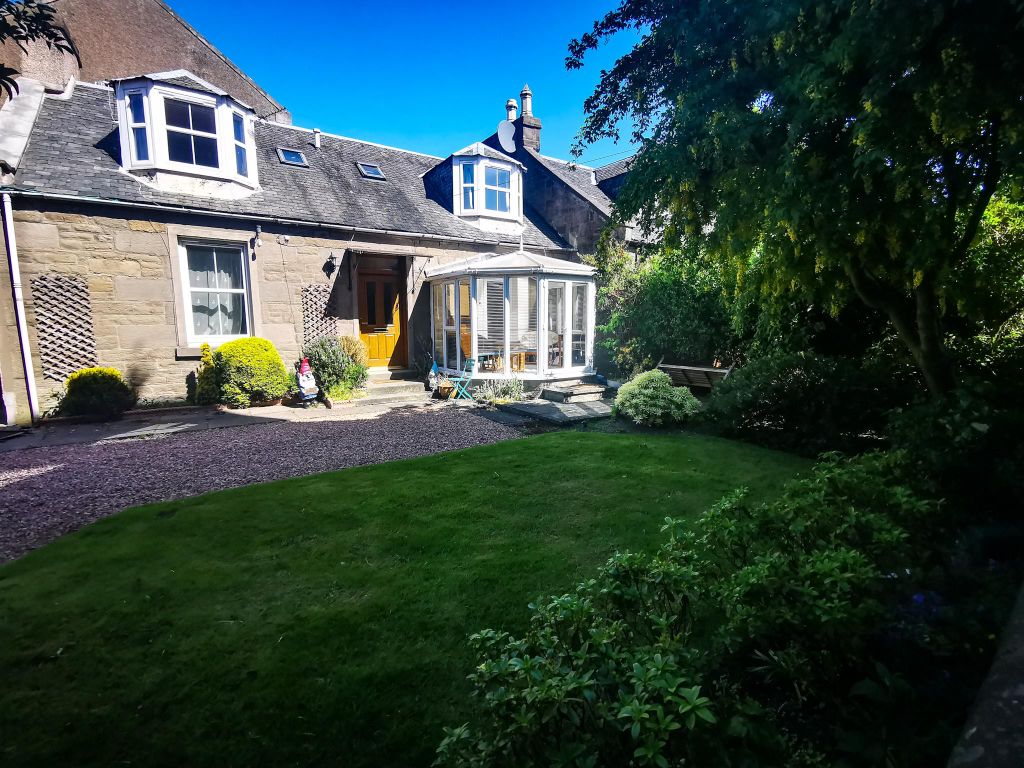 Property photo 1 of 11