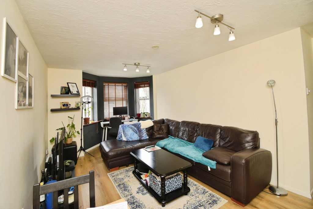 Property photo 3 of 19 Lounge/Dining Room