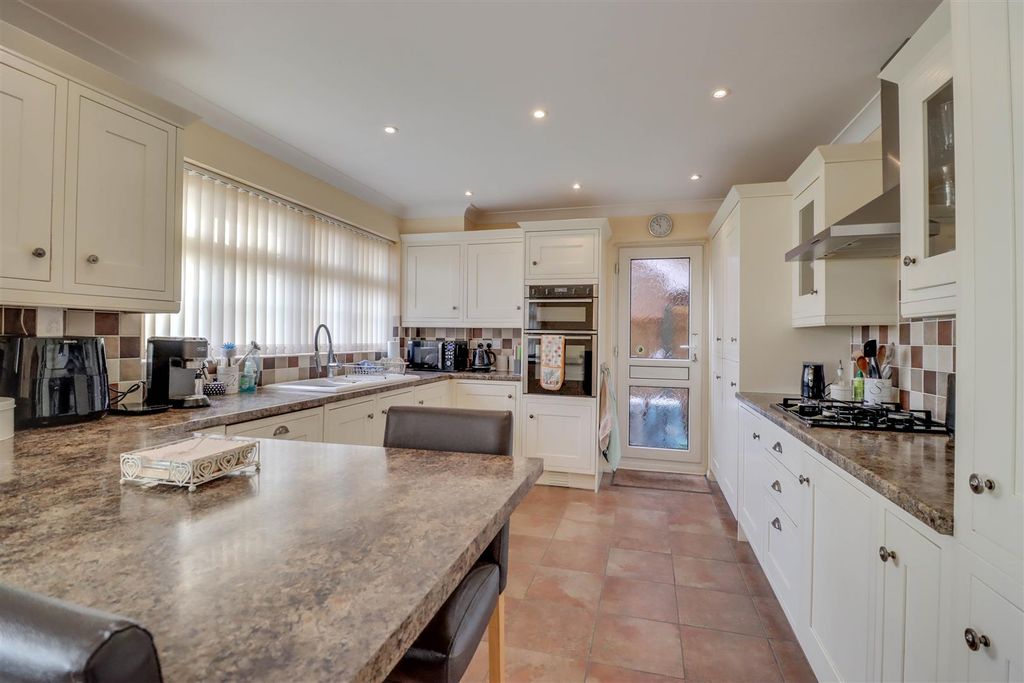 Property photo 3 of 18 35 Swan Lane New Ip-15.Jpg